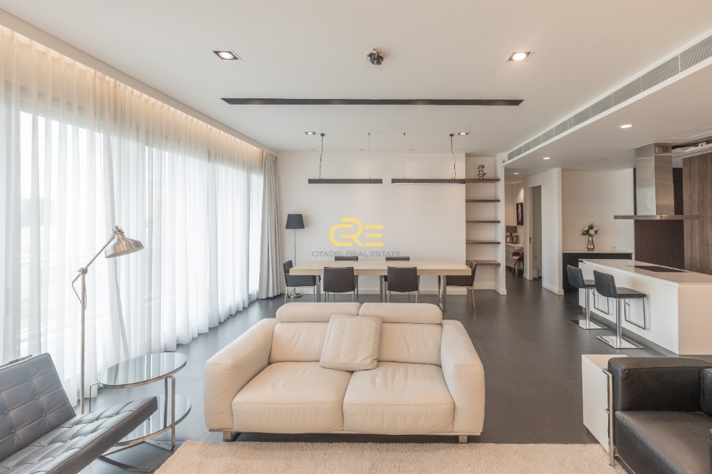 ให้เช่าคอนโดวิทยุ ชิดลม หลังสวน : High Floor, Newly Renovated, Luxury Furnished 3 Beds Unit for Rent Facing The Royal Bangkok Sports Club!