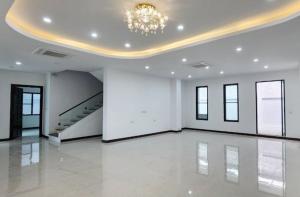 For RentHouseOnnut, Udomsuk : Big Single house with 5 bedrooms best for office and Clinic for Rent