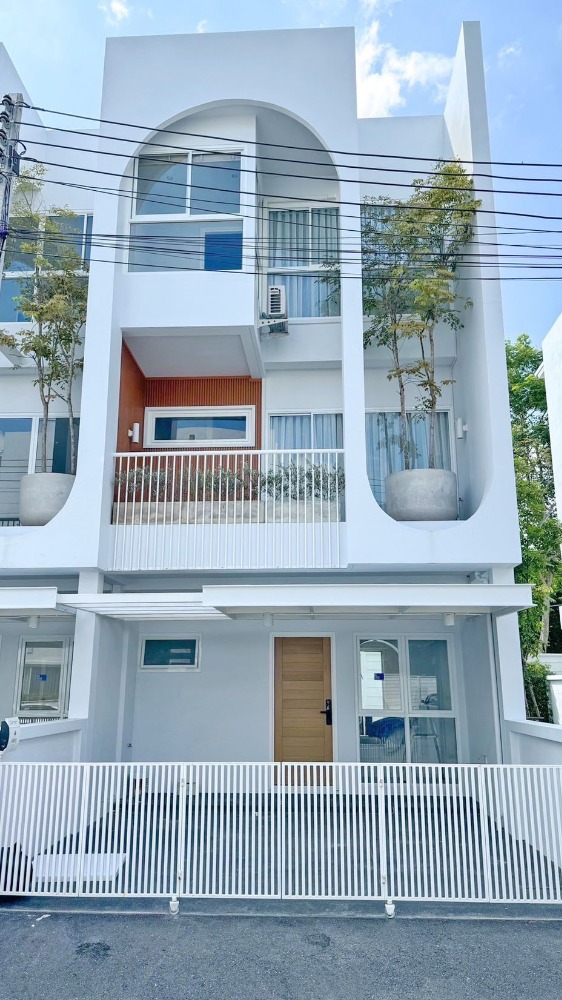 For RentTownhouseChiang Mai : Townhome for rent near by 5 min to Nakornpayap International School, No.5H407