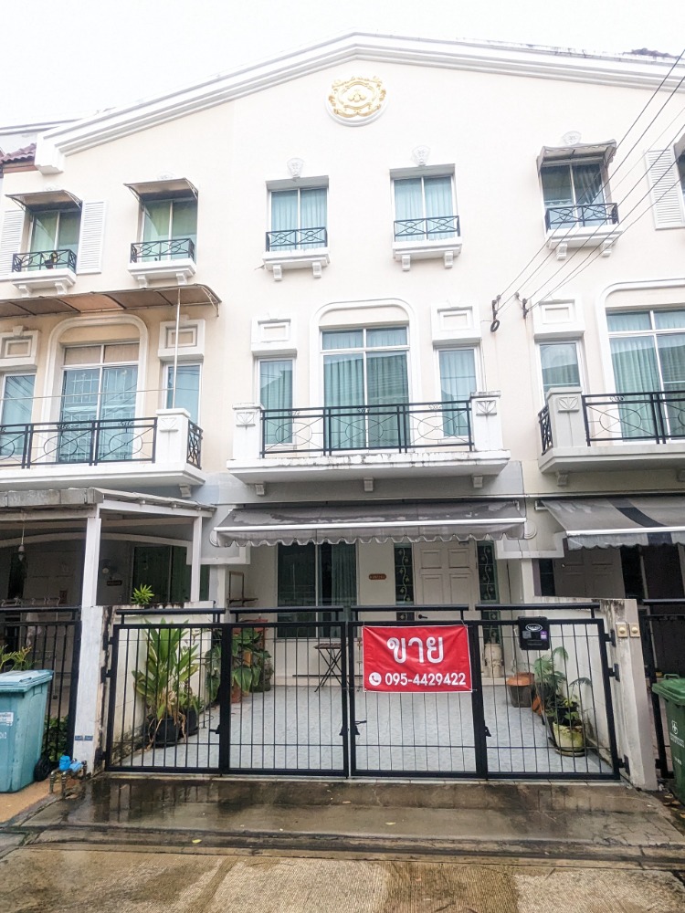 For SaleTownhouseKaset Nawamin,Ladplakao : [For Sale] Townhome Baan Klang Muang Swiss Town Kaset Nawamin 3 floors with furniture.