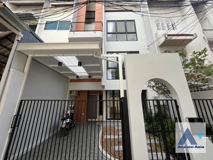 For RentHouseWitthayu, Chidlom, Langsuan, Ploenchit : 3 Bedrooms House for Rent in Ploenchit, Bangkok near BTS Ploenchit (AA41427)