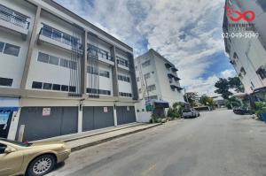 For SaleShophouseNonthaburi, Bang Yai, Bangbuathong : Commercial building for sale, 3 units, Bang Yai City, Kanchanaphisek Road. Soi Bang Yai City, sub-soi 5/12