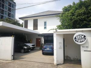 For SaleHouseLadprao, Central Ladprao : Detached House Ladprao Soi 15 Yaek 7-1 / 5 Bedrooms (FOR SALE) Nub576