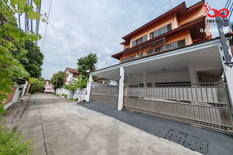 For SaleHousePattanakan, Srinakarin : 3-story detached house for sale, 54 square meters, On Nut Road, Soi On Nut 35