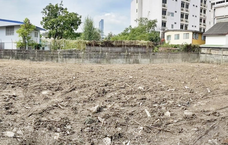 For RentLandSathorn, Narathiwat : Land Plot on Sathorn Road near BTS and Si Rat Expressway For Rent