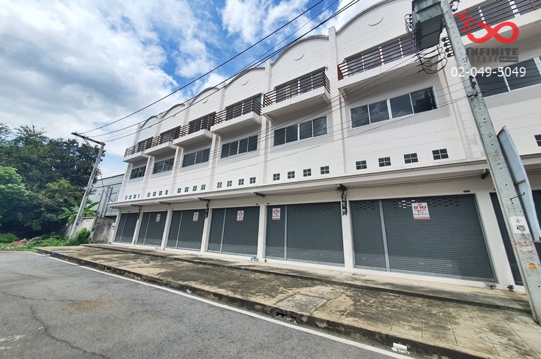 For SaleShophouseNonthaburi, Bang Yai, Bangbuathong : Commercial building for sale, 3.5 floors, Bang Yai City, Kanchanaphisek Road. Soi Bang Yai City, sub-Soi 8/7