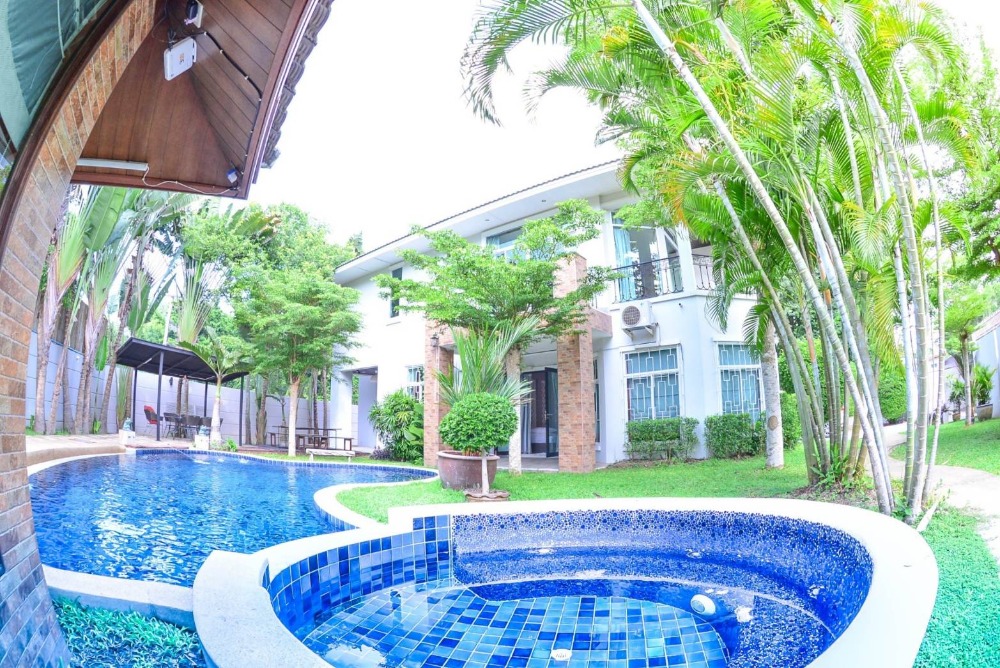 For SaleHousePattaya, Bangsaen, Chonburi : Hot deal!! Pool villa@Najomtien for sale