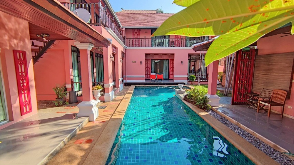 For SaleHousePattaya, Bangsaen, Chonburi : Pool Villa@Phratamnak for Sale (Pratamnak Villa)