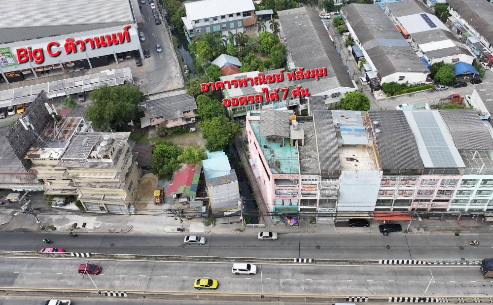 For SaleShophouseNonthaburi, Bang Yai, Bangbuathong : Business location next to the main road! Behind the building through an alley, there is parking for 7 cars!! Commercial building for sale, 4.5 floors, 76 sq m, next to Big C Tiwanon, near MRT Ministry of Public Health, suitable for investment!!