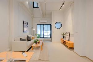 ขายทาวน์เฮ้าส์/ทาวน์โฮมสาทร นราธิวาส : ขาย Townhome หลังใหญ่ Modern Minimal style ย่านเจริญกรุง ใกล้ห้าง ใกล้เอเชียทีค แหล่งเมืองเก่าใจกลางเมือง