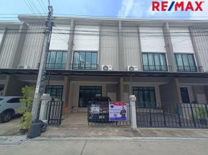 For SaleTownhouseBang kae, Phetkasem : Urgent sale!!! Cher CHER Wongwaen-Sathorn, 2-story townhouse behind Bang Khae District Office, good location, few years of construction.