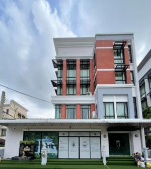 For RentRetailBangna, Bearing, Lasalle : Building for rent, Stand Alone, showroom style, Bangna Trad, Km. 3, near Central Bangna Department Store, parking for 10 cars, suitable for beauty clinic / traditional Thai, Chinese, traditional medicine, Saha Clinic / veterinarian / sample product showro