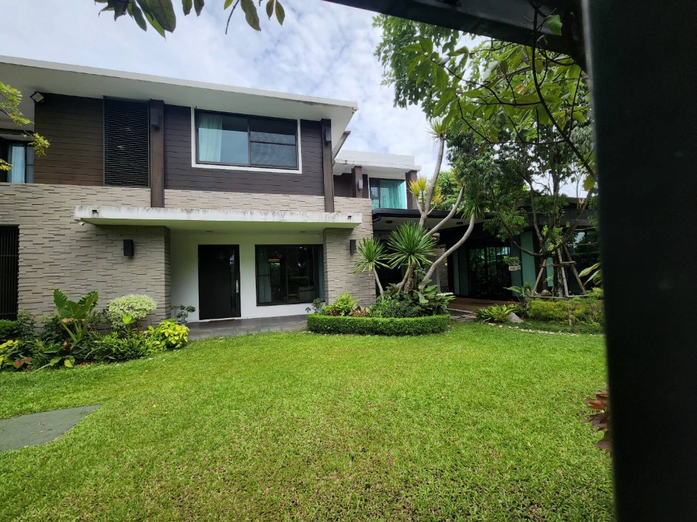 For SaleHousePinklao, Charansanitwong : Luxury detached house for sale, Nantawan Village, Pinklao-Ratchaphruek, 173 sq m, in front of a central garden.