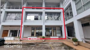 For RentShowroomSukhumvit, Asoke, Thonglor : Space for rent Suitable for an office or storefront, clinic, has parking, lots of space, in the heart of Asoke, not far from BTS, 120,000 baht, 186 square meters