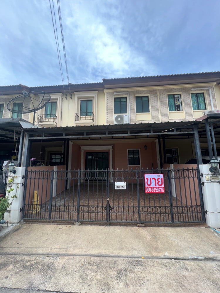 For SaleTownhouseSamut Prakan,Samrong : Very good price!! Townhome Pruksa Ville Bangna-ABAC, airy, open, spacious house with space for adding a kitchen. Or washing area, area 18.8 sq m.