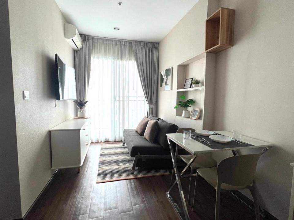 For RentCondoSukhumvit, Asoke, Thonglor : The C Ekamai ♦Size 31 sq m, Floor 24 ♦1 bedroom, 1 bathroom♦Beautiful built-ins Fully furnished, ready to move in, very new room ♦