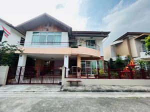 For SaleHousePattanakan, Srinakarin : 2-story house for sale, 3 bedrooms, 2 bathrooms, near Seacon Srinakarin, price 11.5 million.