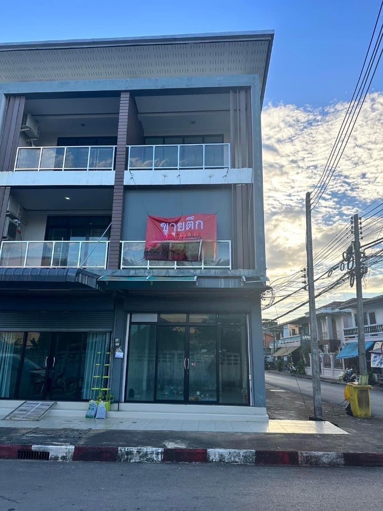 For SaleShophouseTrat : For sale ❗❗Commercial building, 1 unit, 3 floors, in the middle of Trat city. Line id: @gloryasset (with @ too) If interested in more details, add Line.