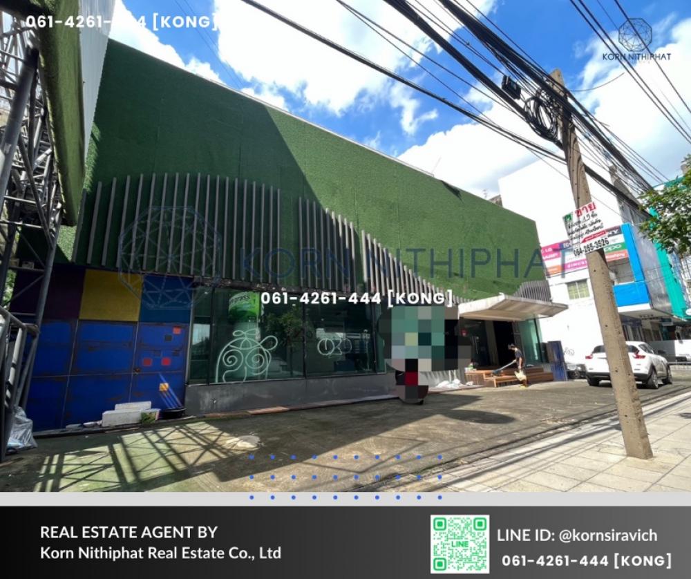 For RentRetailPattanakan, Srinakarin : For rent, 3-story building, Stand Alone, on the main Srinakarin Road. Next to the Yellow Line, parking for 10 cars, suitable for a beauty clinic, surgery / spa, onsen, Wellness, health / nursery, teaching young children / furniture showroom. Bedding sets,