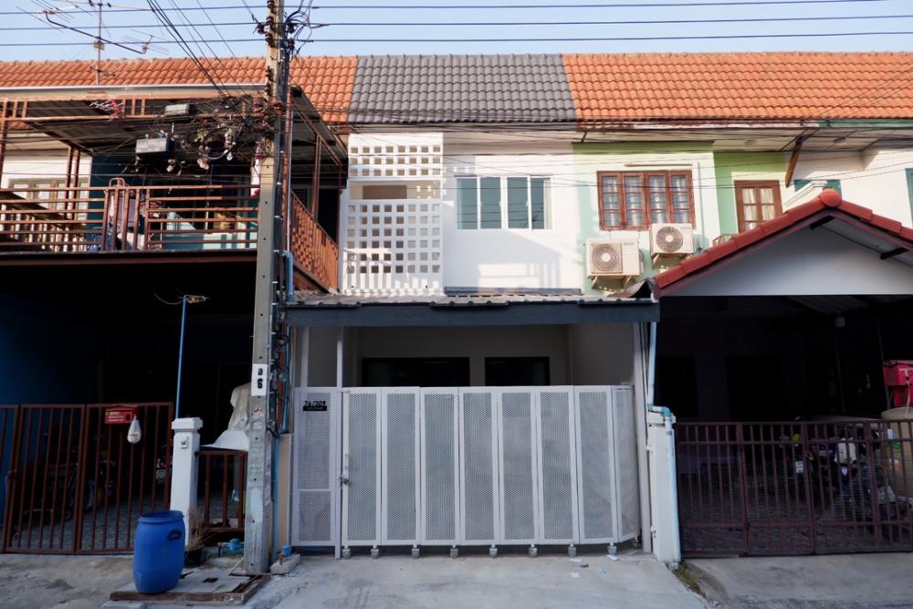 For SaleTownhouseNonthaburi, Bang Yai, Bangbuathong : 2-story townhouse for sale, newly renovated, minimalist style, Bua Thong Village 4 (owner selling it himself)