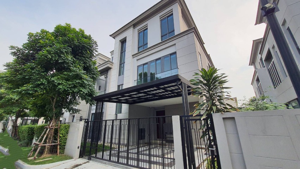 For SaleHousePattanakan, Srinakarin : Golden opportunity, luxurious 3-story semi-detached house, The Sonne Srinakarin-Bangna Village.