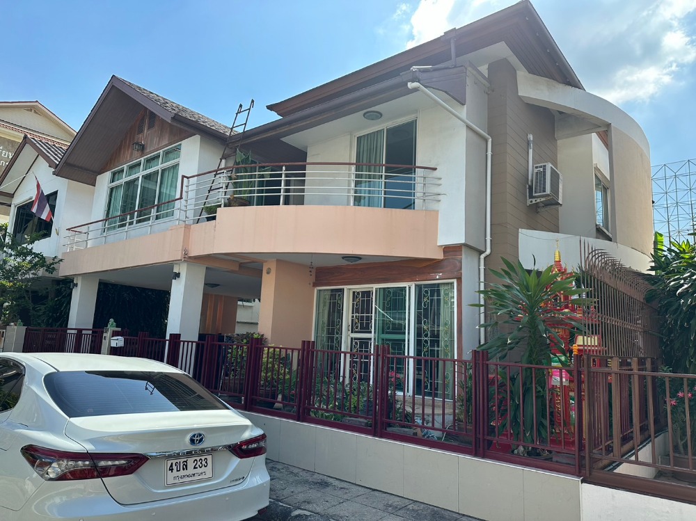 For SaleHousePattanakan, Srinakarin : Single house for sale, prime location next to Seacon Square Mall, Srinakarin, The Green Garden Village.