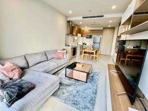 For RentCondoWitthayu, Chidlom, Langsuan, Ploenchit : Fully Furnished 2 Beds Condo for Rent!