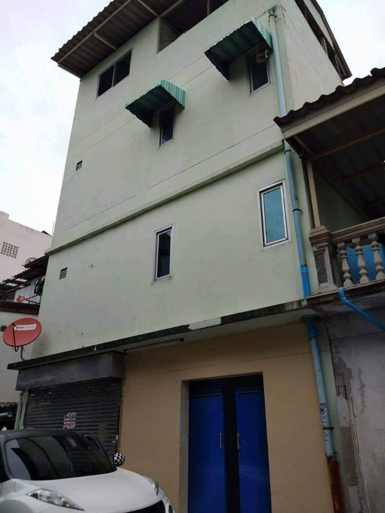 For SaleShophousePattanakan, Srinakarin : Hot Deal! Shophouse, 2 buildings, 3 floors, near Khlong Tan intersection, Soi Pattanakarn 2