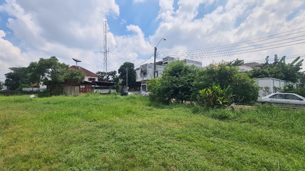 For SaleLandPinklao, Charansanitwong : sell! Empty land in a luxury village next to the main road, Krisada Nakhon, Pinklao, Borommaratchachonnani, convenient travel, suitable for building a single house.