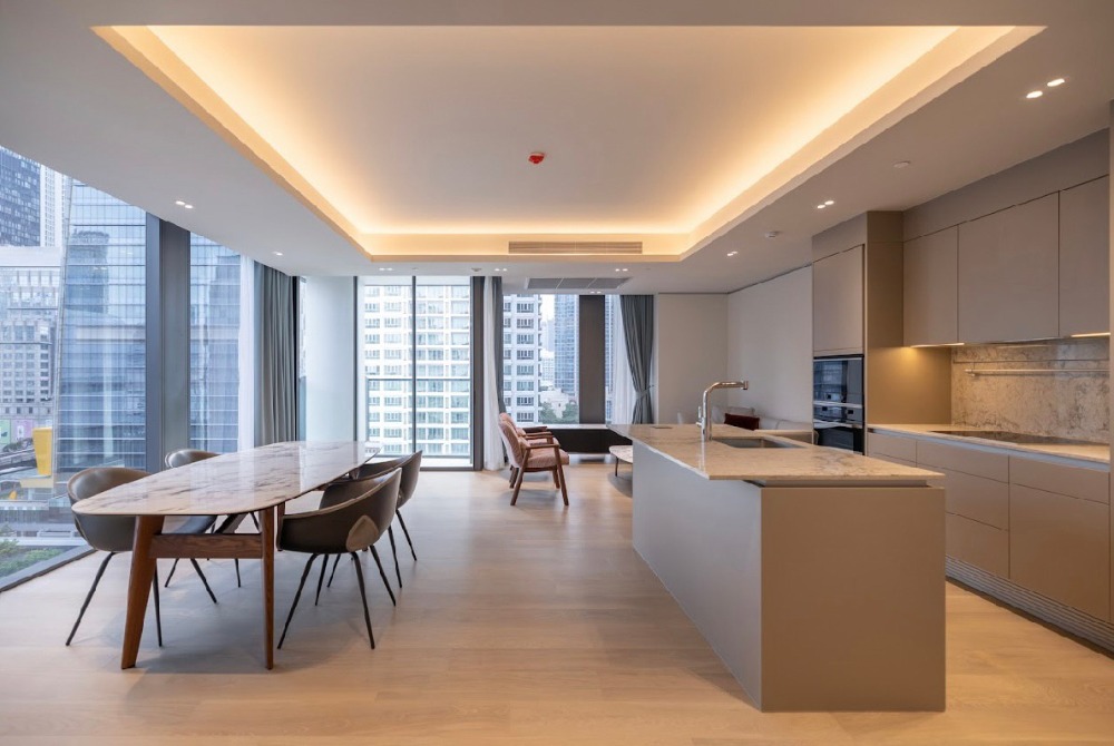 For RentCondoWitthayu, Chidlom, Langsuan, Ploenchit : ● Rare unit ● 15+ Floor 117.50 sq.m. | 2 Beds, Fully Furnished | Condo near The Mercury Ville 1 min., BTS Chidlom 2 mins.