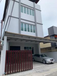 For RentHousePinklao, Charansanitwong : B712 Single house for rent. 3 floors, usable area 280 sq m, Soi Charansanitwong 67, Bang Phlat District.