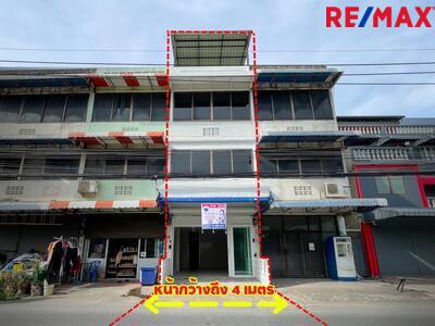 For SaleShophouseNawamin, Ramindra : Urgent sale, 3-story commercial building, Soi Phraya Suren 30, completely renovated. The deck has a roof and is waterproofed.