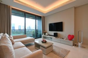 ให้เช่าคอนโดวิทยุ ชิดลม หลังสวน : Sindhorn Tonson. Stunning 2 bedrooms condo for rent