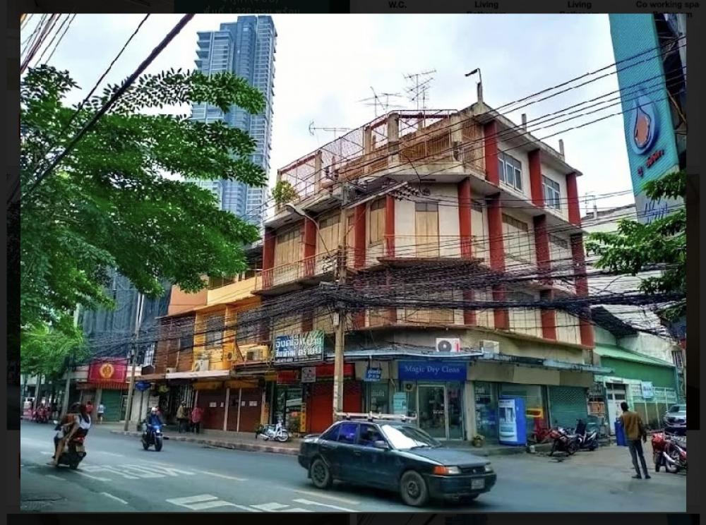 For RentShophouseSathorn, Narathiwat : ❤️❤️ For rent | Charoen Krung 54 for rent 🌷 Commercial building in the Charoen Krung-Sathorn-Bang Rak area, 4 units (4 floors), has a rooftop, interested line/tel 0859114585 ❤️❤️ There is parking on the main road, 70.1 sq m. (1,320 sq m)* ** If renting lo