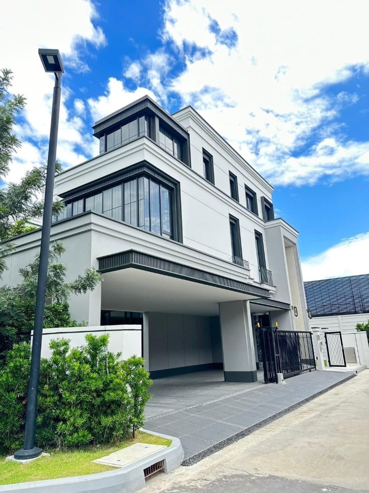 For SaleHousePattanakan, Srinakarin : ◣ Super Luxury◥ 2-story detached house, 115 sq.w. | 5 bedrooms 5 parking | Near Brighton College Bangkok International School 2.7 km.