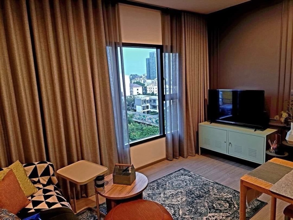 For RentCondoRama9, Petchburi, RCA : ★ The Base Petchaburi-Thonglor ★ 35 sq m., 6th floor (1 bedroom, 1 bathroom), ★ near Thonglor Pier, only 550 m., near MRT Phetchaburi, only 5 minutes, is a station connected to ARL Makkasan and connected to Asoke Pier,