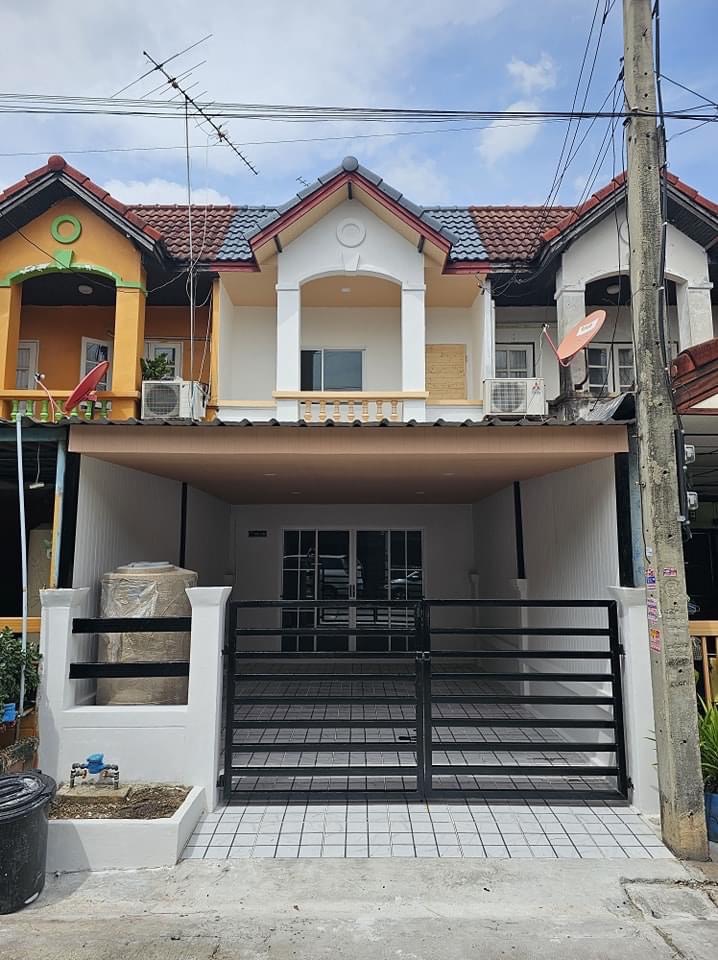 For SaleTownhouseNawamin, Ramindra : Free transfer!!! Townhouse for sale, completely renovated. Arunthorn Village, Sukhaphiban 5, Soi 45