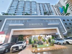 For SaleCondoKasetsart, Ratchayothin : Urgent sale, La Maison Phahonyothin 24, beautiful room, size 33.69 sq m. Near Chang Building, near BTS and MRT Phahon Yothin, free loan application.