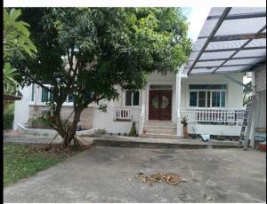 For RentHouseNawamin, Ramindra : RH1030 Single-storey detached house for rent, 200 sq m, 3 bedrooms, 2 bathrooms, Navathani Village, Seri Thai, near golf course.