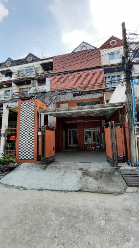 For SaleTownhousePattanakan, Srinakarin : K-5316 Urgent sale and rent! Warathorn Ville Village, Phatthanakan 44, near the motorway, good location, convenient travel.