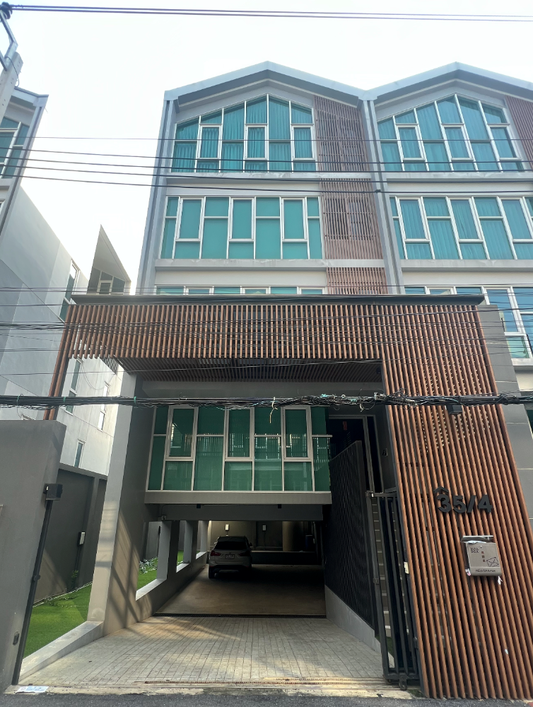 For SaleHome OfficeSukhumvit, Asoke, Thonglor : LL204 4-story home office for sale, HOF project on Sukhumvit Road 101/1 #between BTS Punnawithi and BTS Udomsuk.