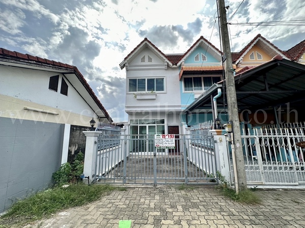 For SaleTownhousePattaya, Bangsaen, Chonburi : Townhouse, Soi Sukhumvit Pattaya 33, corner house, ready to move in.