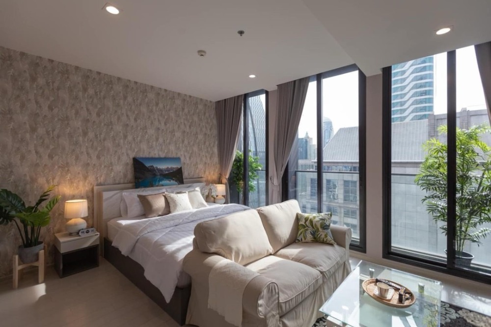 For RentCondoWitthayu, Chidlom, Langsuan, Ploenchit : Fully furnished 1 bedroom 1 bathroom condo for rent with a floorsize of 45 sq.m., located on the 24th floor, at Noble Ploenchit building, in the popular Ploenchit district with city view, Sky walk connect to BTS Phloen C