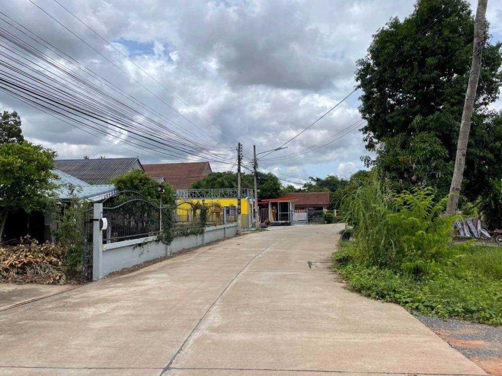 For SaleHousePhitsanulok : L080435 Single house for sale, 4 bedrooms, 2 bathrooms, near King Naresuan Camp Hospital. Phitsanulok Maharat, Phitsanulok