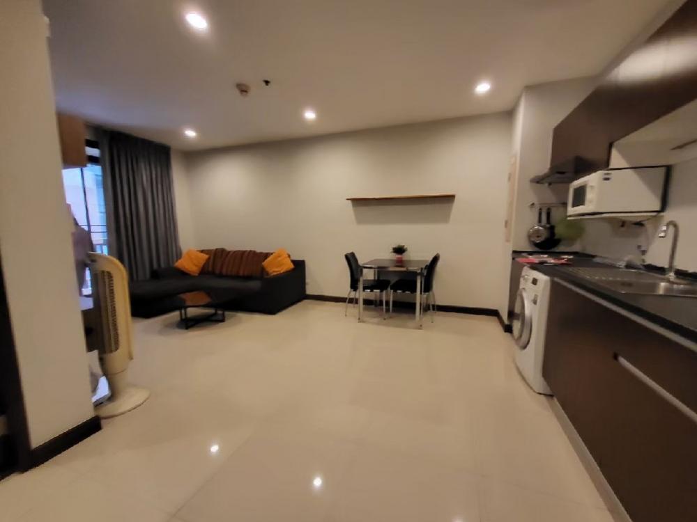 For SaleCondoOnnut, Udomsuk : Vista Garden, large room, newly decorated, good price, fully furnished. Ready to move in immediately, fully centralized. Tennis court with 3 rai garden in the heart of Sukhumvit 1 Minutes up the expressway, convenient travel, close to the expressway entra