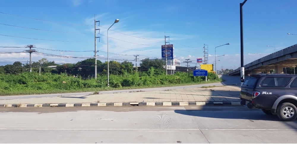 For SaleLandLamphun : Land for sale next to Mueang Nga intersection. Super Highway Chiang Mai-Lampang