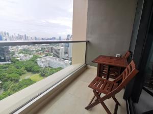 For RentCondoWitthayu, Chidlom, Langsuan, Ploenchit : Sindhorn Residence, available, ready to move in, size 2 bedrooms, 2 bathrooms, 110 sq m, 140,000/month.