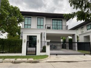 For RentHousePattanakan, Srinakarin : For sale/rent, single house, Setthasiri Phatthanakan 87, beautiful house, fully furnished, near the garden, in front of the house, not next to anyone.