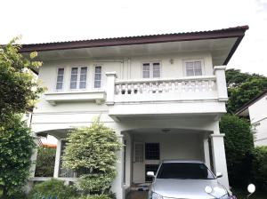 For SaleHouseMin Buri, Romklao : For sale: 2-story detached house, Sammakorn Village, Minburi 1, Soi Hathairat 4, great price, good location in the project, complete with amenities. Convenient travel There are many routes to enter and exit.