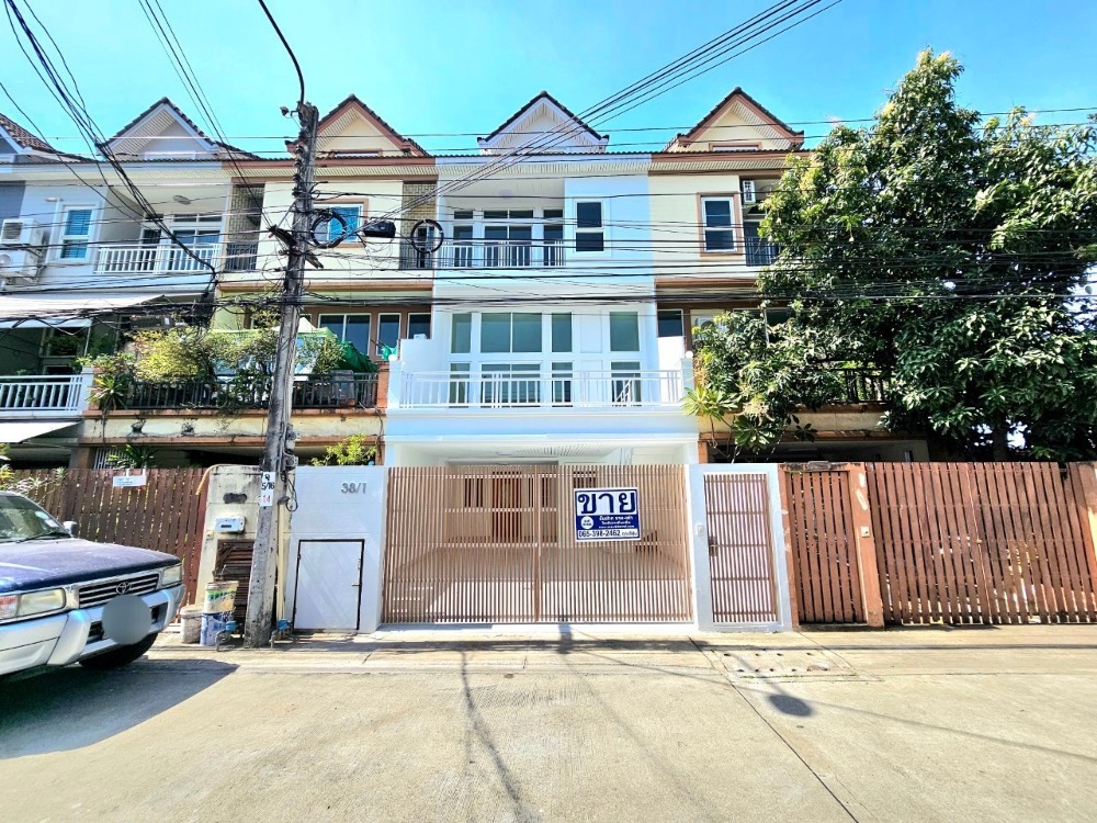 For SaleTownhouseLadprao101, Happy Land, The Mall Bang Kapi : Home office/townhome for sale, 3 and a half floors, 4 bedrooms, 2 parking spaces, 31 square wah, Soi Lat Phrao 106, Intersection 1, Phlapphla Subdistrict, Wang Thonglang District. Bangkok 10310